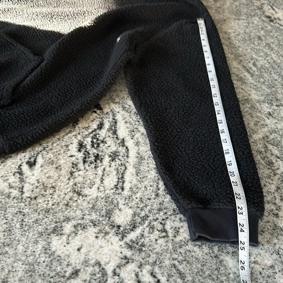 Mountain Ridge size large, black, long sleeve Sherpa hoodie with front pouch - Picture 7 of 9